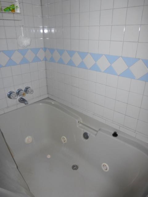 118 Fredonia Road Manchester, TN 37355 - Photo 16 of 18 Another view of upstairs tile bath
