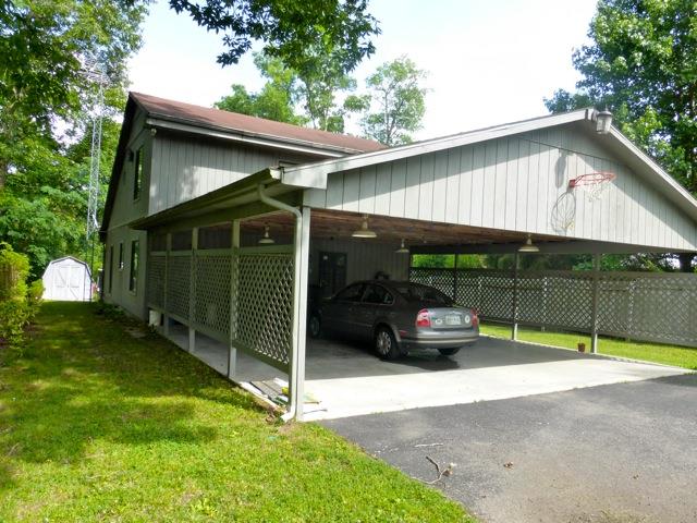 RENTS WELL FOR BONNAROO! 3 Bedrooms, 2 Baths. New NEST "Protect" smoke/CO2 detector and charter internet connection. plus 5.1 Home Theater