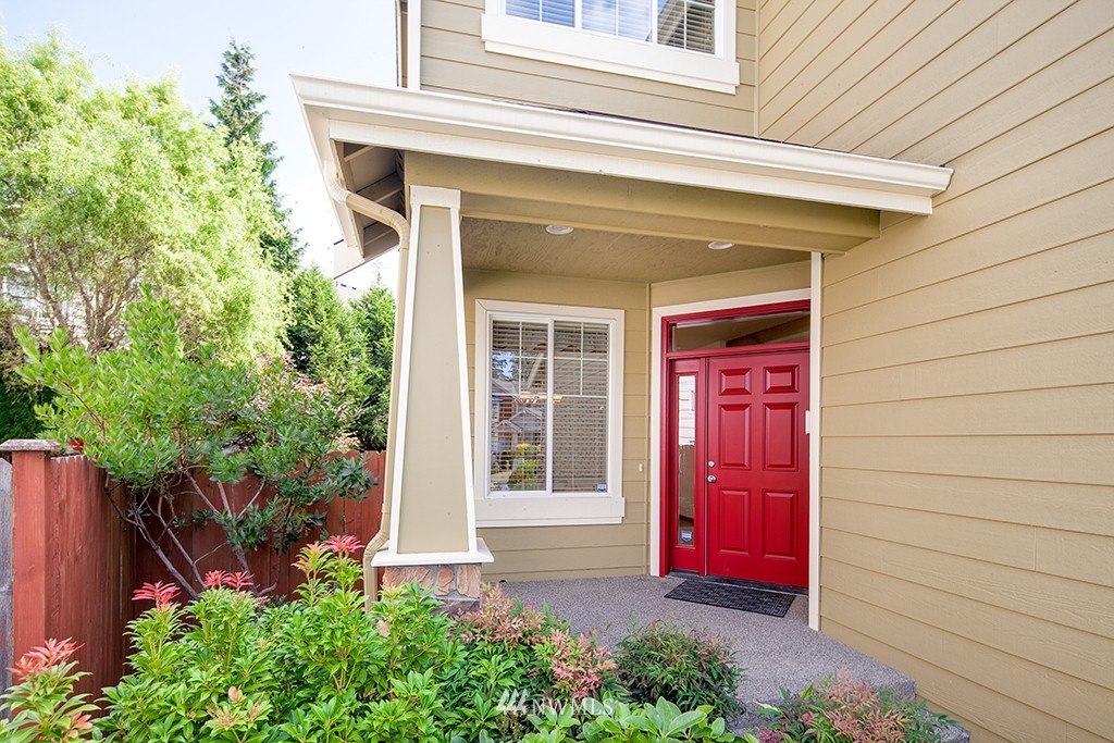 552 Vashon Place Northeast Renton, WA 98059 - Photo 2 of 11 Gallery Image 2