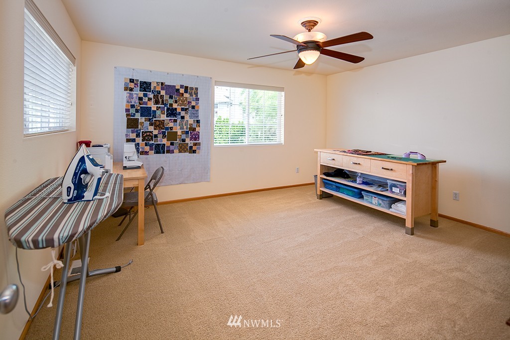 552 Vashon Place Northeast Renton, WA 98059 - Photo 6 of 11 Gallery Image 6