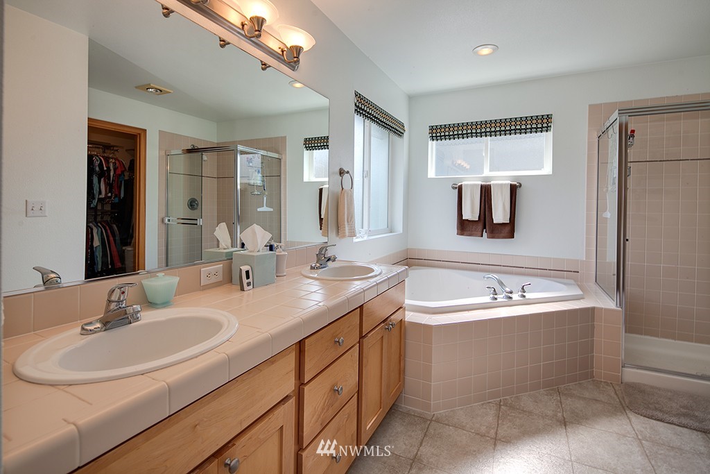 552 Vashon Place Northeast Renton, WA 98059 - Photo 8 of 11 Gallery Image 8