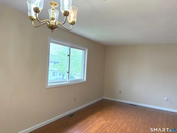 $2,300 | 27 Crows Nest Lane, Unit 5H, Danbury, CT 06801