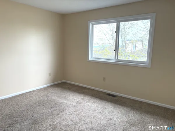 $2,300 | 27 Crows Nest Lane, Unit 5H, Danbury, CT 06801
