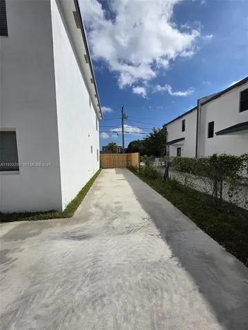 $2,720 | 21210 Southwest 119th Avenue, Unit 2, Miami, FL 33177