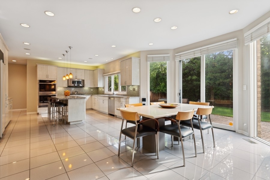 69 Riverside Drive Deerfield, IL 60015 - Photo 6 of 27 a view of a dining area with furniture