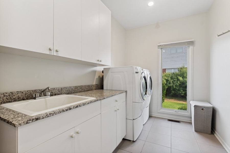 69 Riverside Drive Deerfield, IL 60015 - Photo 10 of 27 a utility room with dryer and washer