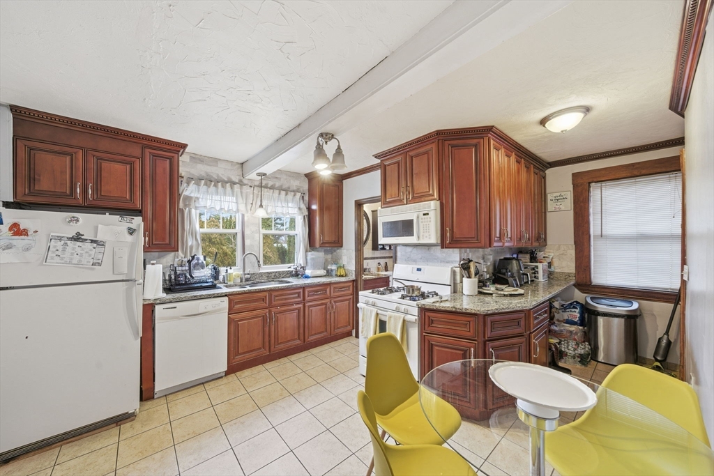 37 Albion Street Methuen, MA 01844 - Photo 4 of 26