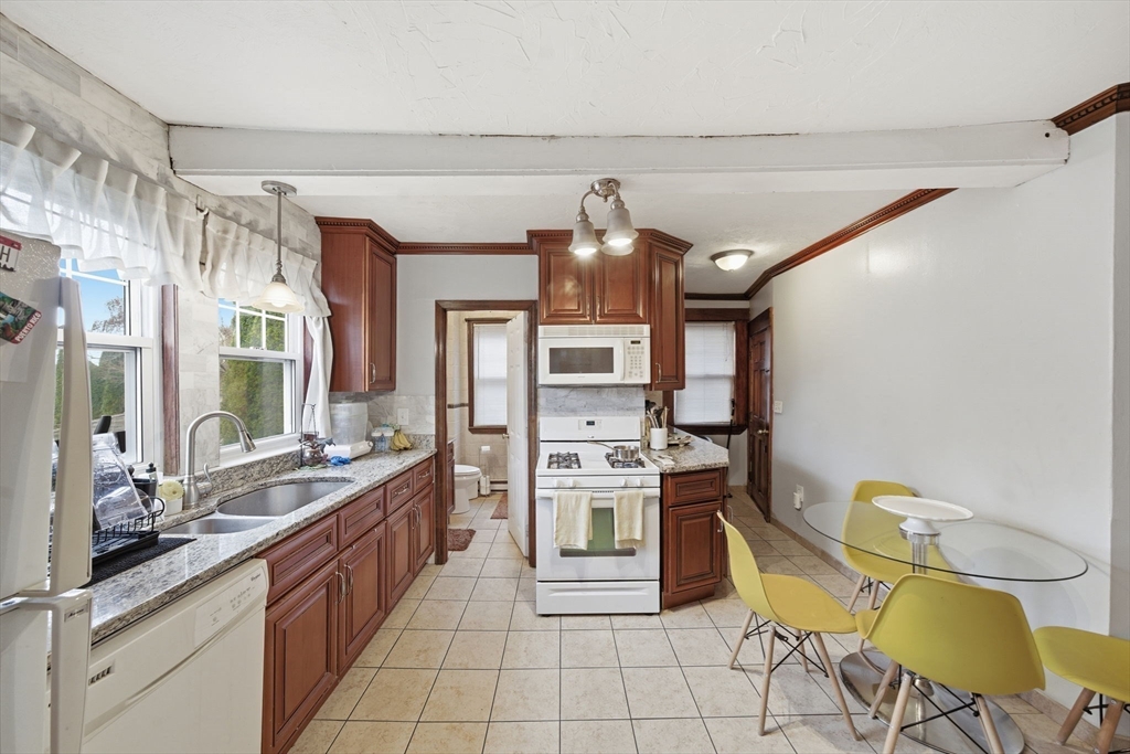 37 Albion Street Methuen, MA 01844 - Photo 5 of 26