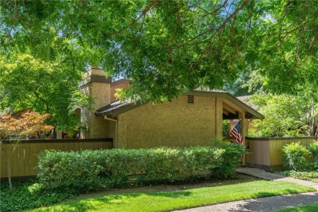 $354,500 | 520 Wilshire Court, Unit 52, Chico, CA 95973