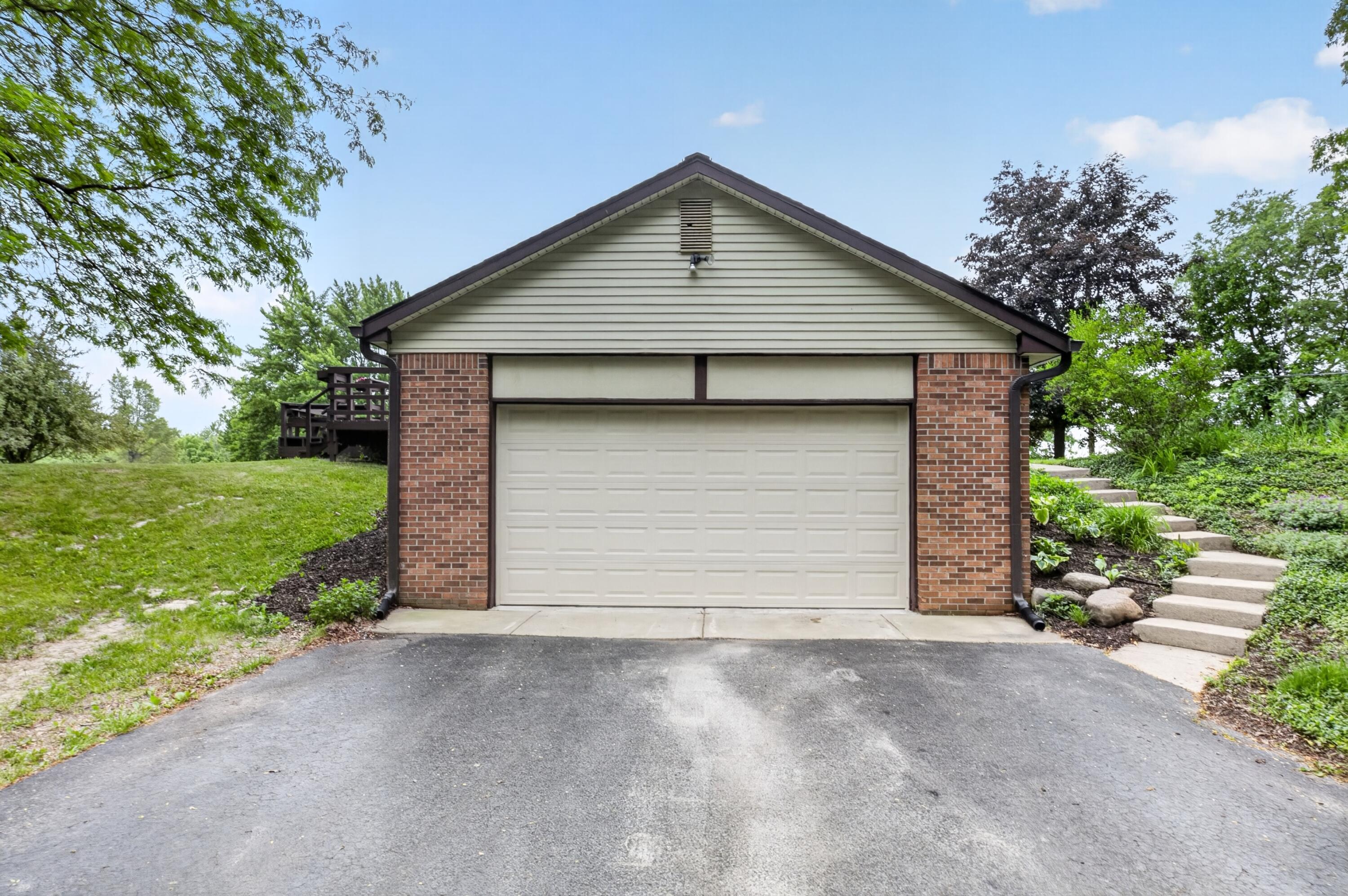 10311 Warner Road Milan, MI 48160 - Photo 47 of 84 Garage exterior