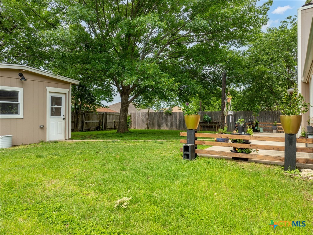 2804 Bluejay Drive Killeen, TX 76549 - Photo 31 of 36 a garden view with a seating space