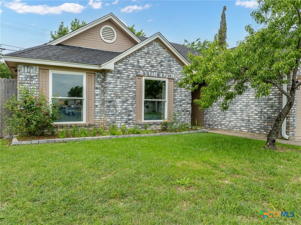 2804 Bluejay Drive Killeen, TX 76549 - Photo 33 of 36 a front view of a house with garden