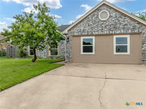 a front view of house with yard