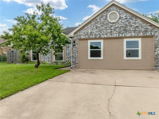 a front view of house with yard