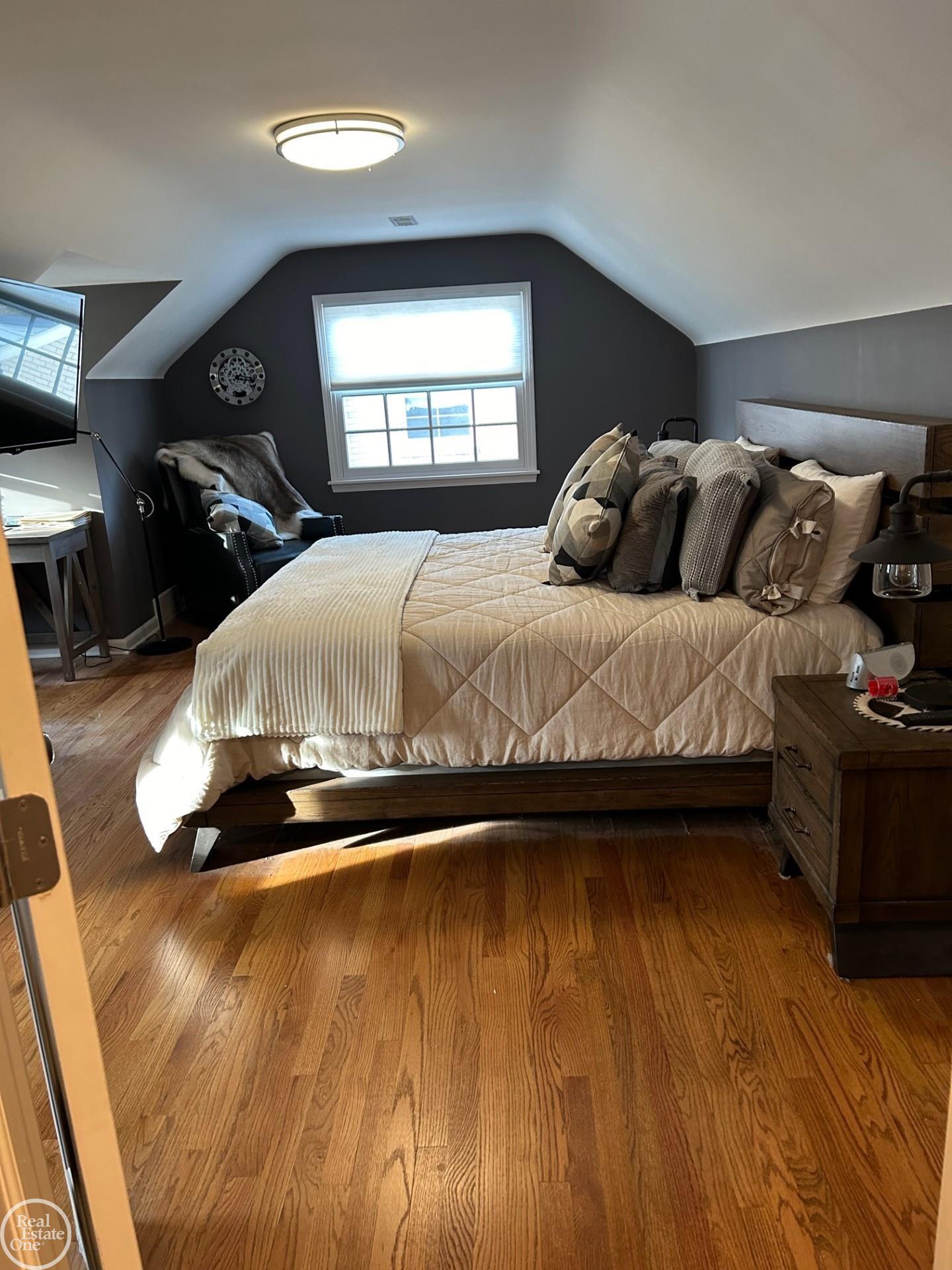 1046 Harvard Road Grosse Pointe, MI 48230 - Photo 22 of 33 50130567-2869c7e6-6284-4f28-bc2a-358c4f8d47d3.JPG