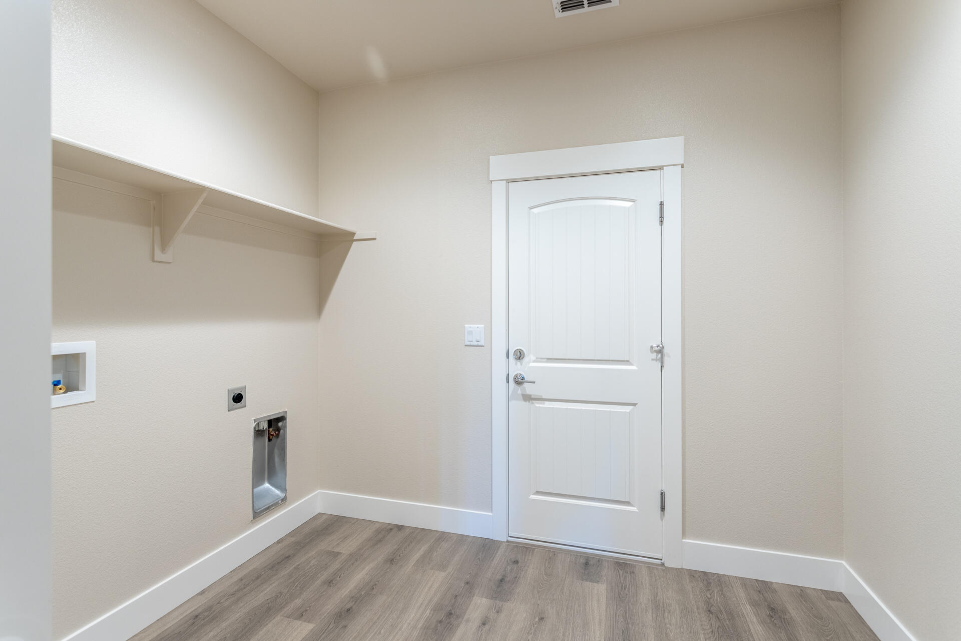 3063 Karuk Avenue Redding, CA 96002 - Photo 21 of 30 a view of empty room