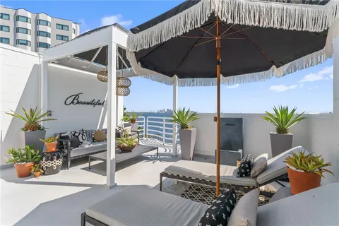 $999,000 | 4950 Bayshore Boulevard, Unit 27, Tampa, FL 33611