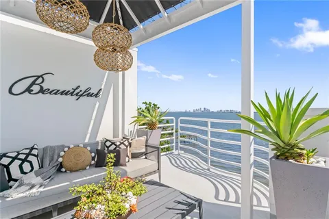 $999,000 | 4950 Bayshore Boulevard, Unit 27, Tampa, FL 33611