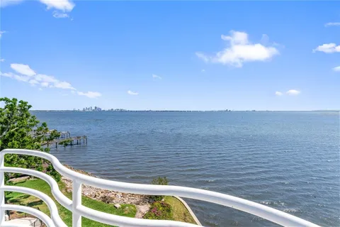 $999,000 | 4950 Bayshore Boulevard, Unit 27, Tampa, FL 33611