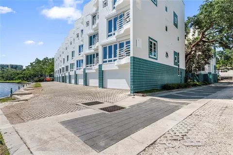 $999,000 | 4950 Bayshore Boulevard, Unit 27, Tampa, FL 33611