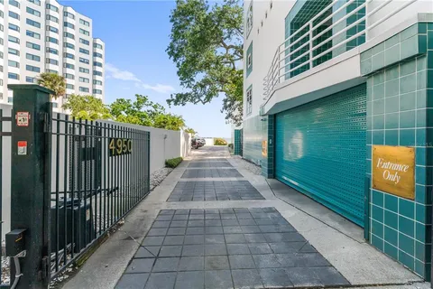 $999,000 | 4950 Bayshore Boulevard, Unit 27, Tampa, FL 33611