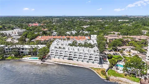 $999,000 | 4950 Bayshore Boulevard, Unit 27, Tampa, FL 33611