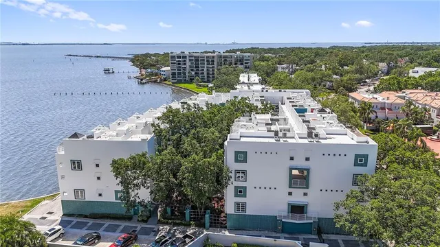 $999,000 | 4950 Bayshore Boulevard, Unit 27, Tampa, FL 33611