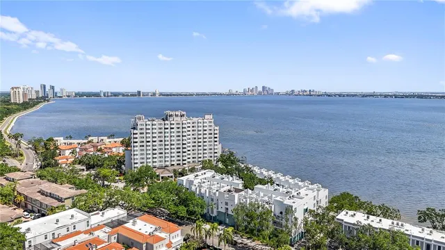 $999,000 | 4950 Bayshore Boulevard, Unit 27, Tampa, FL 33611