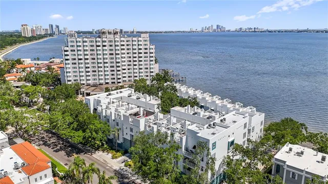 $999,000 | 4950 Bayshore Boulevard, Unit 27, Tampa, FL 33611