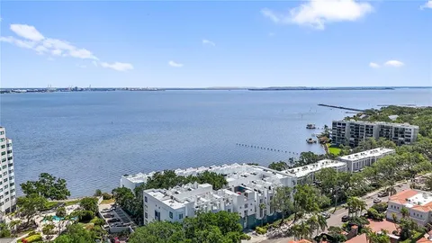 $999,000 | 4950 Bayshore Boulevard, Unit 27, Tampa, FL 33611
