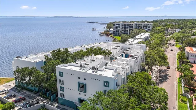 $999,000 | 4950 Bayshore Boulevard, Unit 27, Tampa, FL 33611