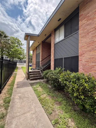 $950 | 3304 Red River Street, Unit 106, Austin, TX 78705