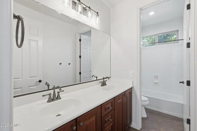 $915,900 | 2718 East Hampton Lane, Gilbert, AZ 85295