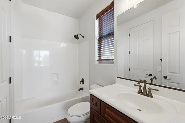 $915,900 | 2718 East Hampton Lane, Gilbert, AZ 85295