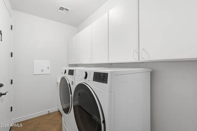 $915,900 | 2718 East Hampton Lane, Gilbert, AZ 85295