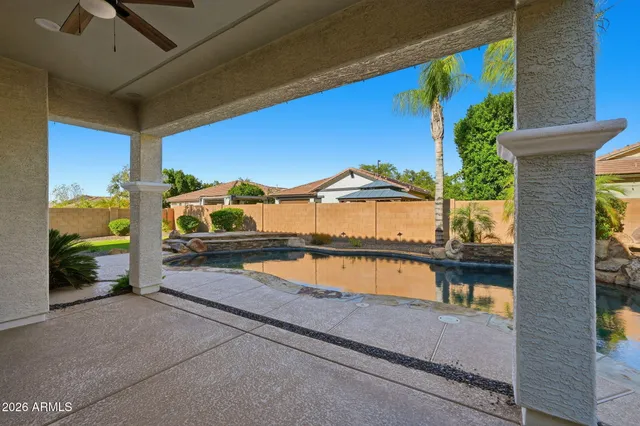 $915,900 | 2718 East Hampton Lane, Gilbert, AZ 85295