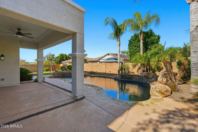 $915,900 | 2718 East Hampton Lane, Gilbert, AZ 85295