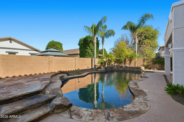 $915,900 | 2718 East Hampton Lane, Gilbert, AZ 85295