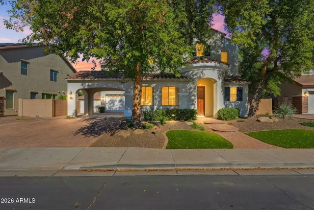 $915,900 | 2718 East Hampton Lane, Gilbert, AZ 85295