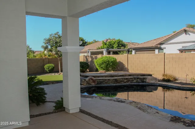 $945,900 | 2718 East Hampton Lane, Gilbert, AZ 85295