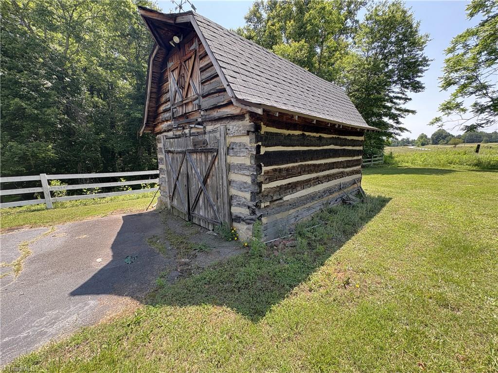 1261 Bethany Road Madison, NC 27025 - Photo 13 of 49