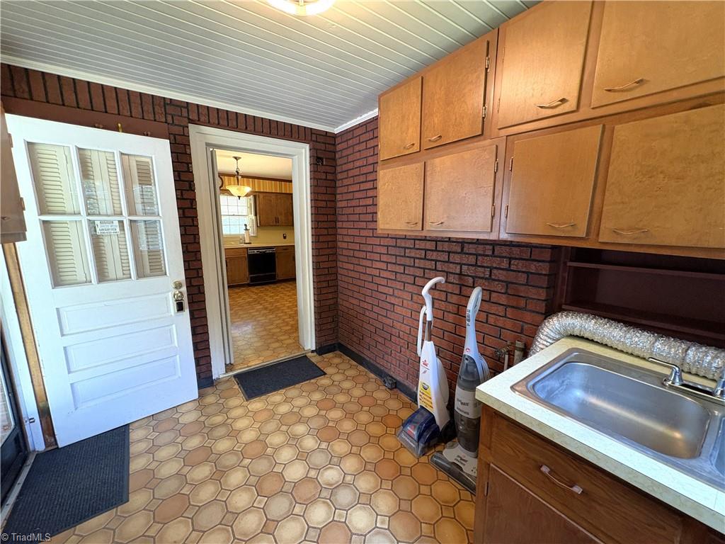 1261 Bethany Road Madison, NC 27025 - Photo 27 of 49