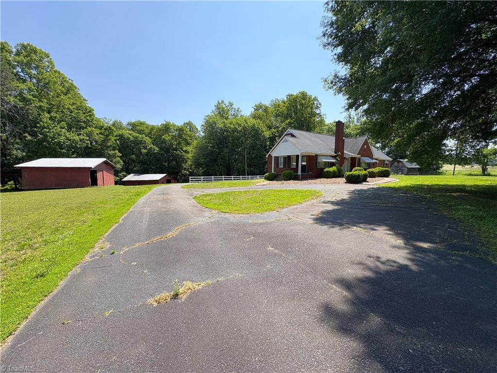 1261 Bethany Road Madison, NC 27025 - Photo 3 of 49