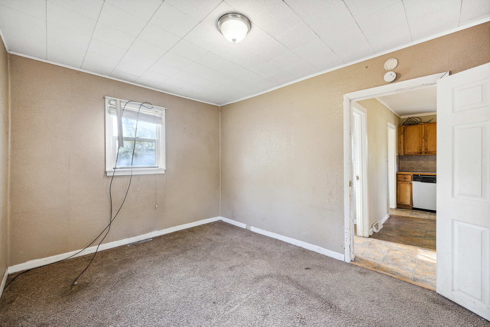 208 South Park Road Joliet, IL 60433 - Photo 16 of 29 an empty room with windows and closet