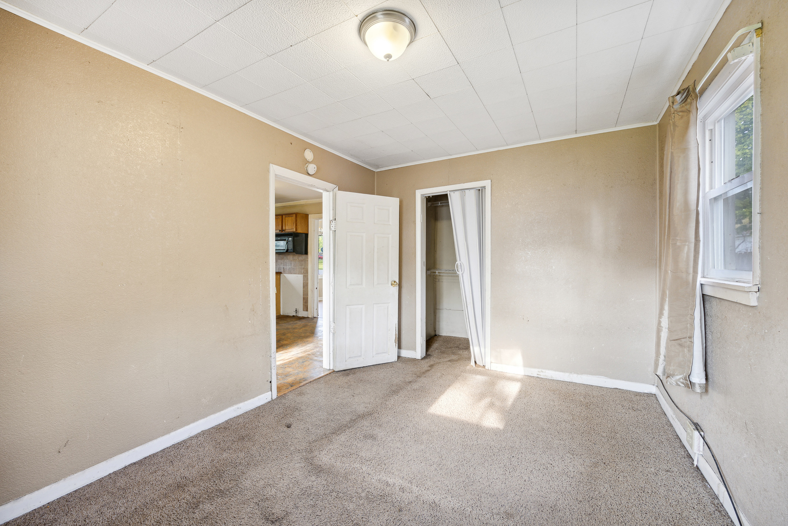 208 South Park Road Joliet, IL 60433 - Photo 17 of 29 a view of livingroom with hardwood