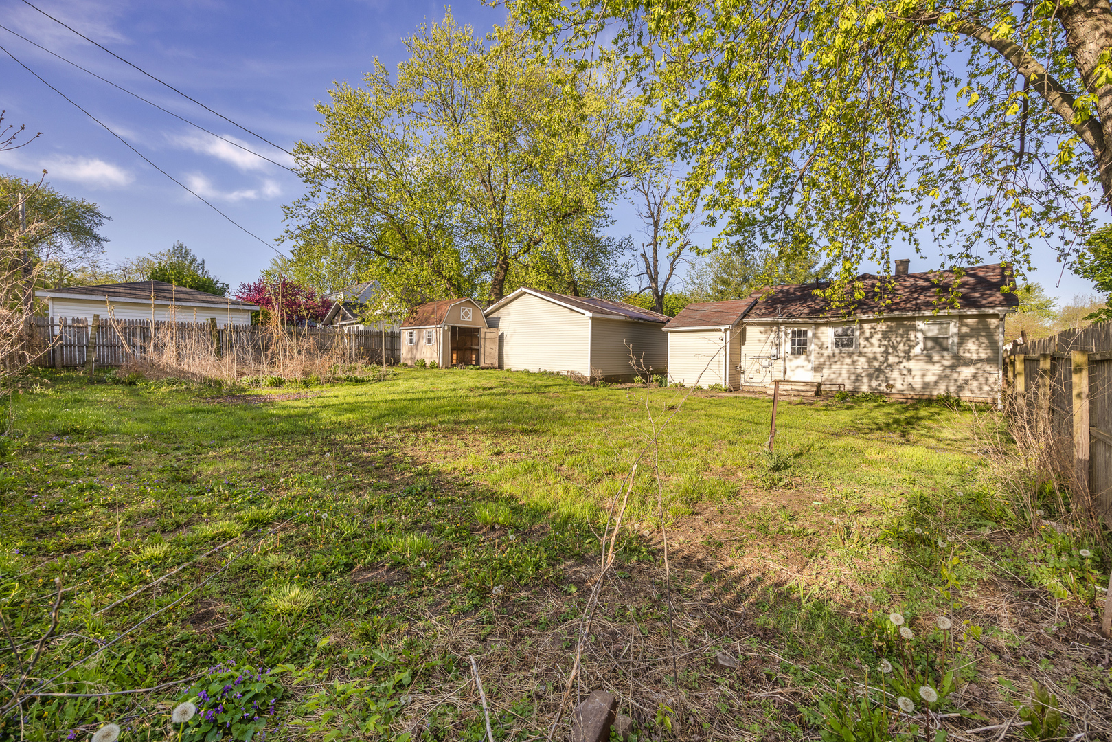 208 South Park Road Joliet, IL 60433 - Photo 6 of 29 a view of a house with a yard