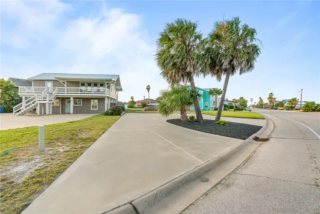 a view of a house with a big yard