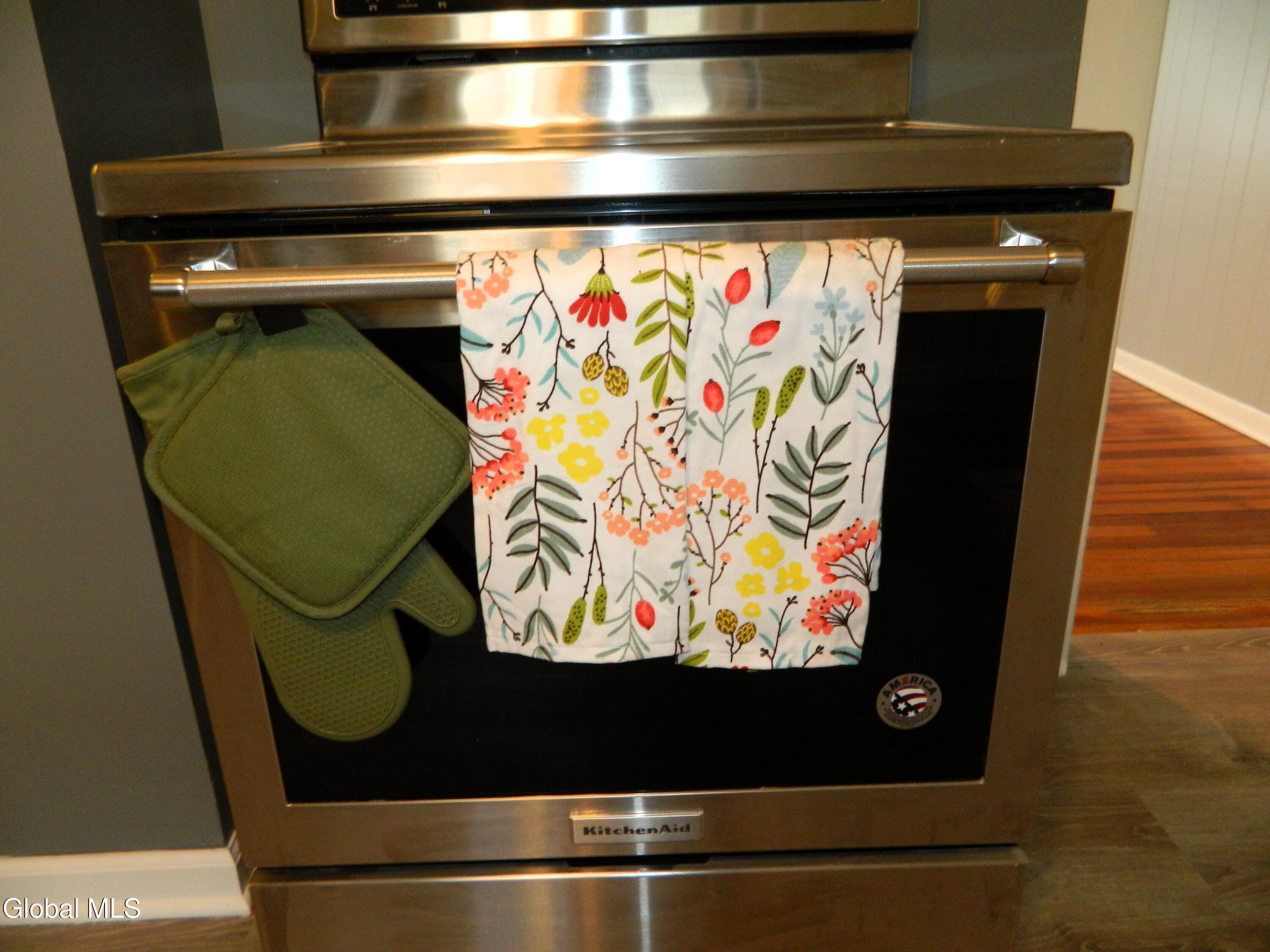 1355 Dewitt Street Schenectady, NY 12303 - Photo 41 of 88 Newer KitchenAid®Electric Stove