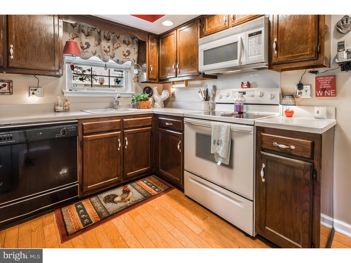 151 Meadowview Circle Evesham, NJ 08053 - Photo 4 of 24 Gallery Image 4
