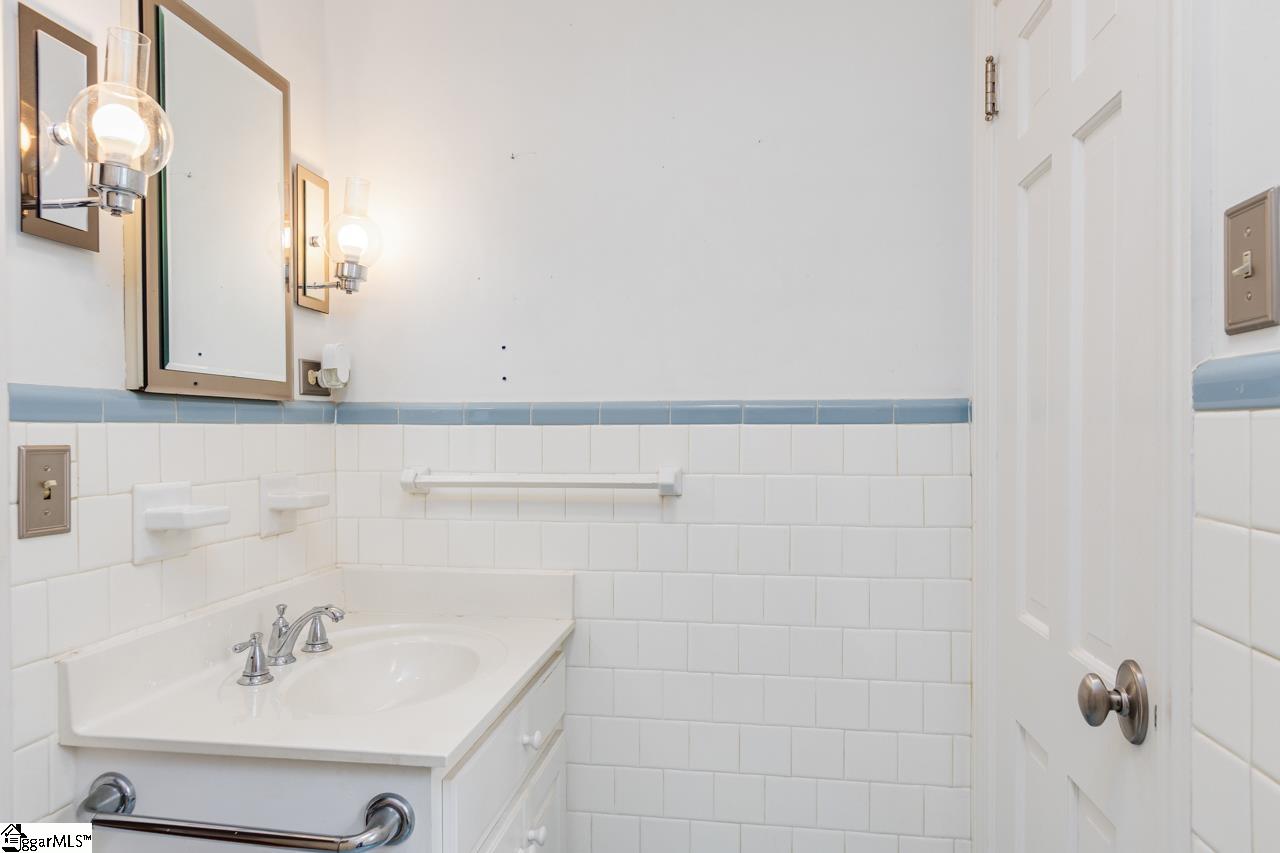 203 Chestnut Street Clinton, SC 29325 - Photo 18 of 36 Gallery Image 18